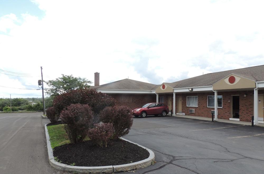 Econo Lodge Dewitt I-90 Exteriör bild