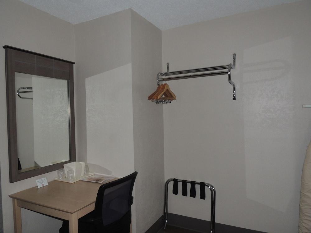Econo Lodge Dewitt I-90 Exteriör bild