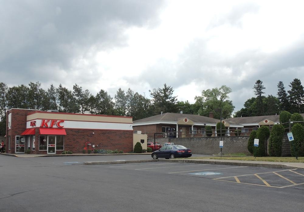 Econo Lodge Dewitt I-90 Exteriör bild