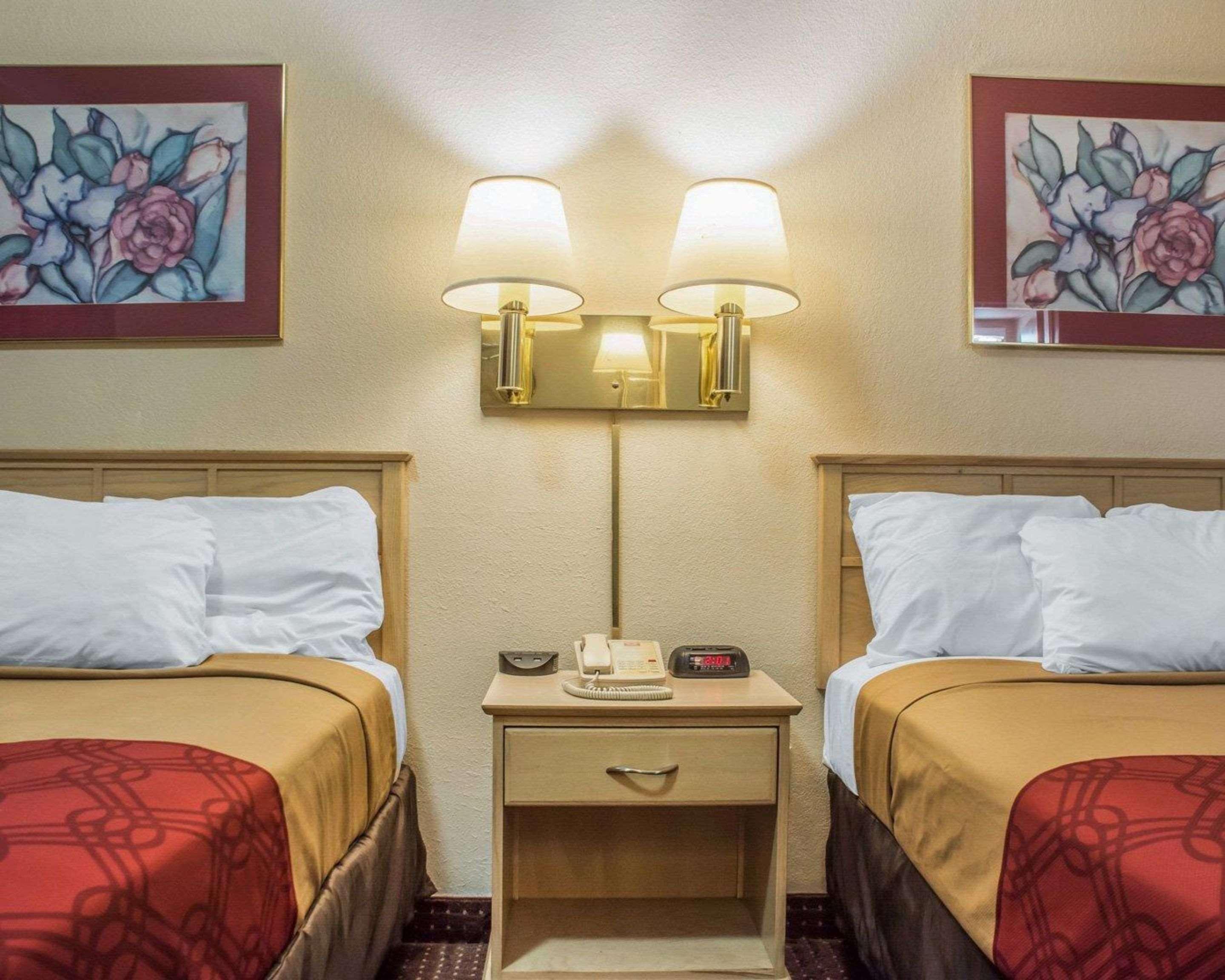 Econo Lodge Dewitt I-90 Exteriör bild