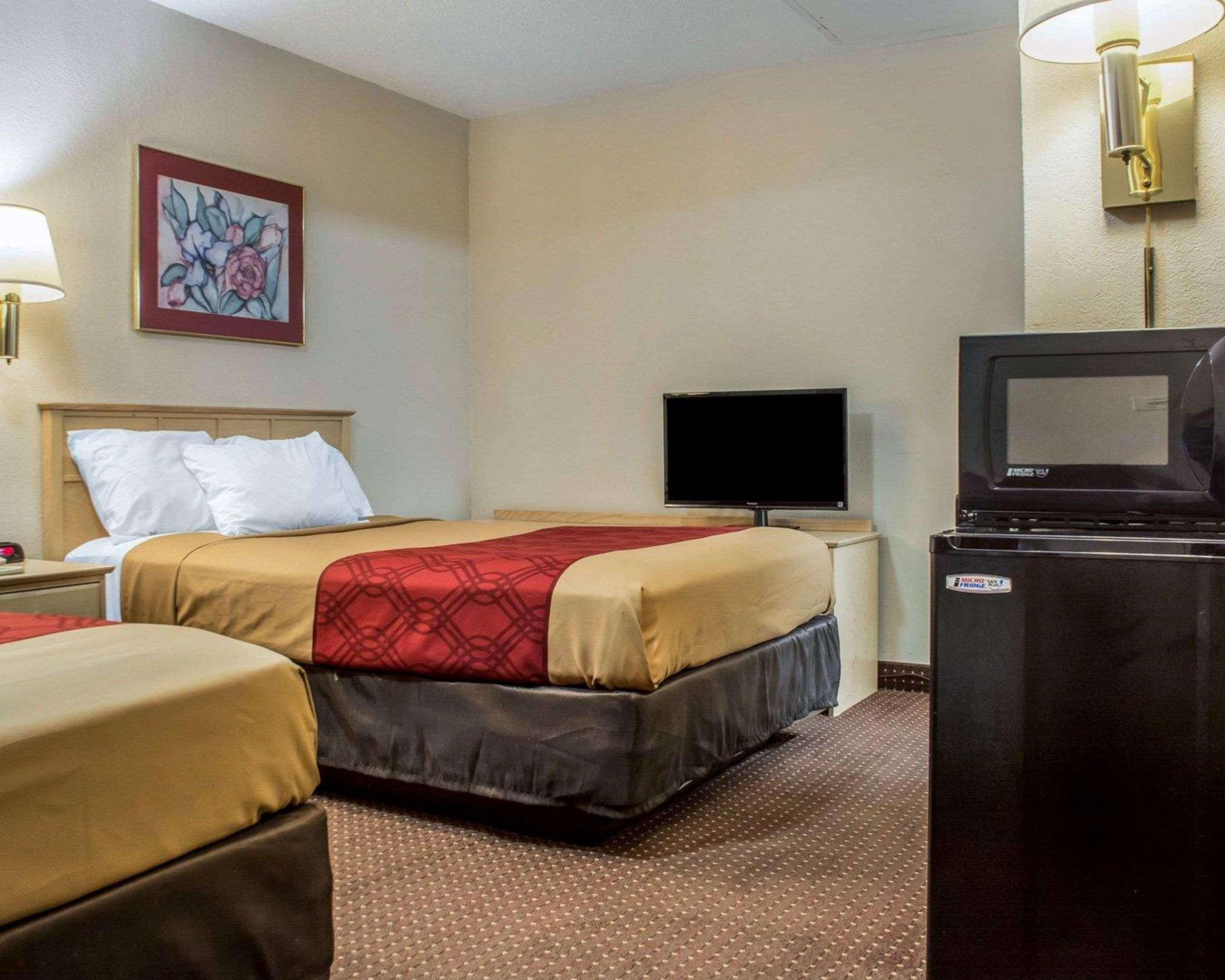 Econo Lodge Dewitt I-90 Exteriör bild