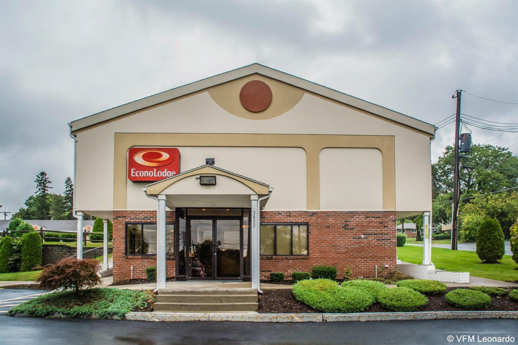 Econo Lodge Dewitt I-90 Exteriör bild