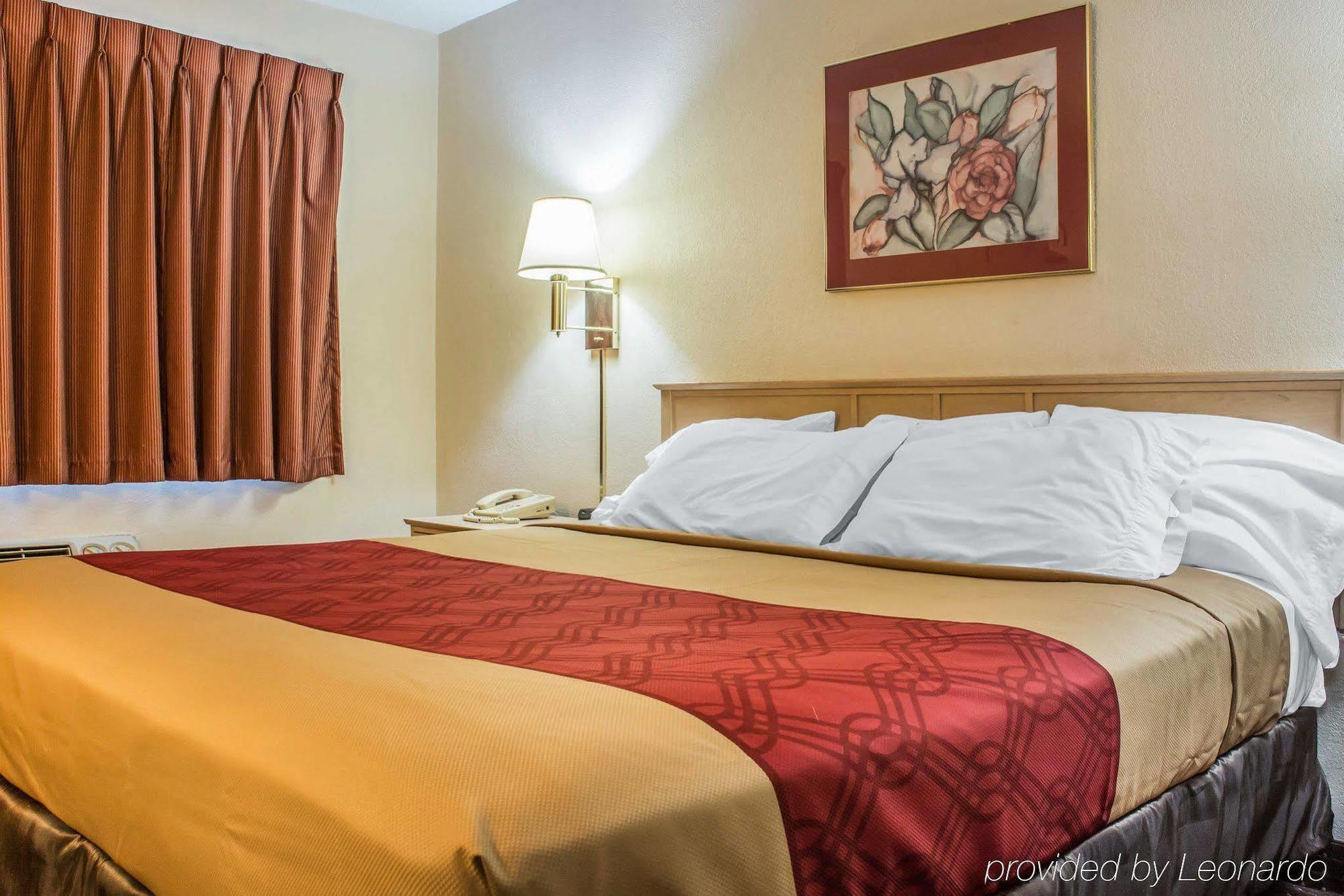 Econo Lodge Dewitt I-90 Exteriör bild