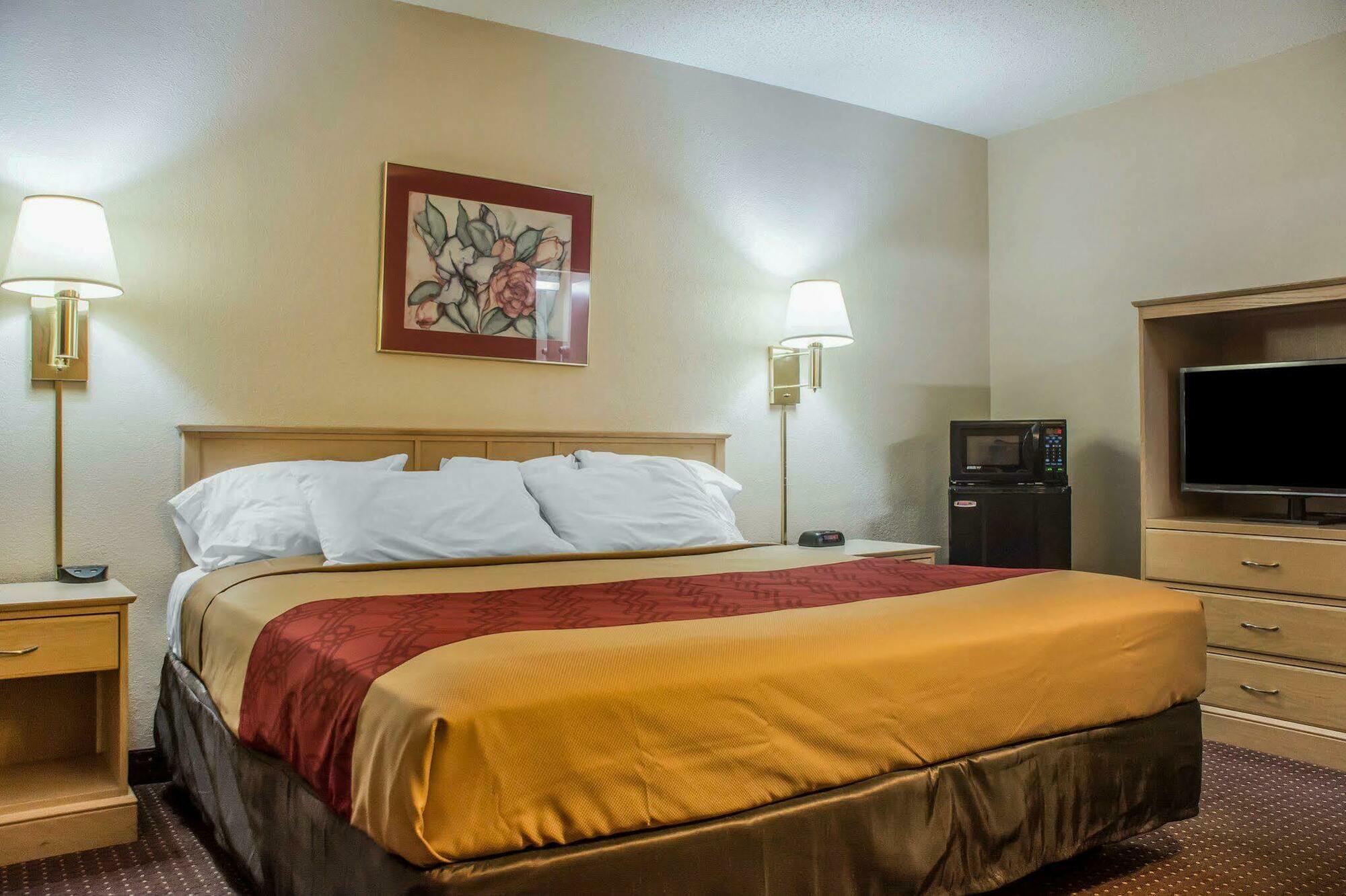 Econo Lodge Dewitt I-90 Exteriör bild